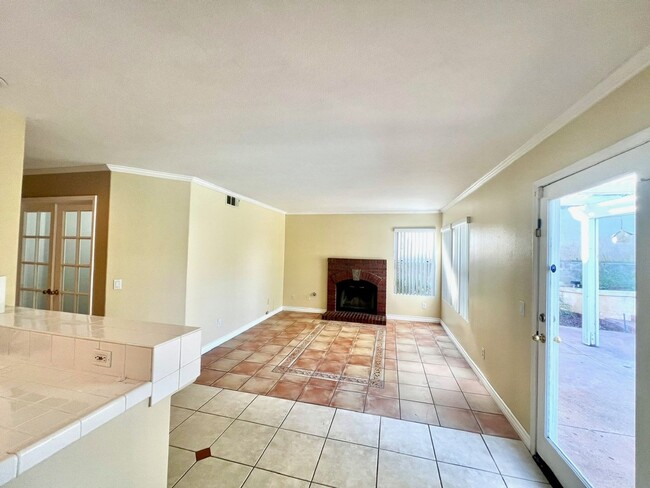 Building Photo - **3 Bedroom + Den & 3 bathroom Pool Home w...