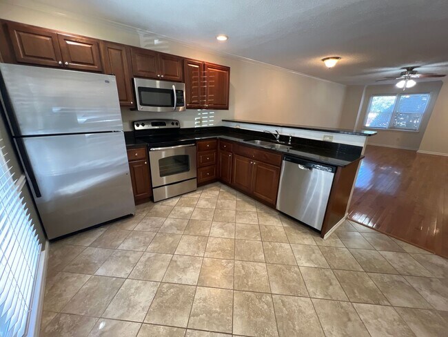 Building Photo - 2 Bed 2 Bath Condo