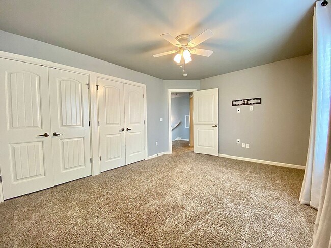 Building Photo - 3 Bed, 2.5 Bath in Gated Community with Private Pond