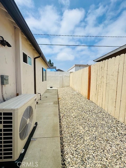 Building Photo - 165 Tulip Ln