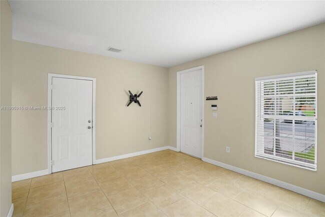 Building Photo - 4129 NE 26th St