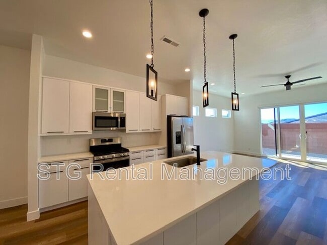 Building Photo - 152 S Desert Saguaro Ln