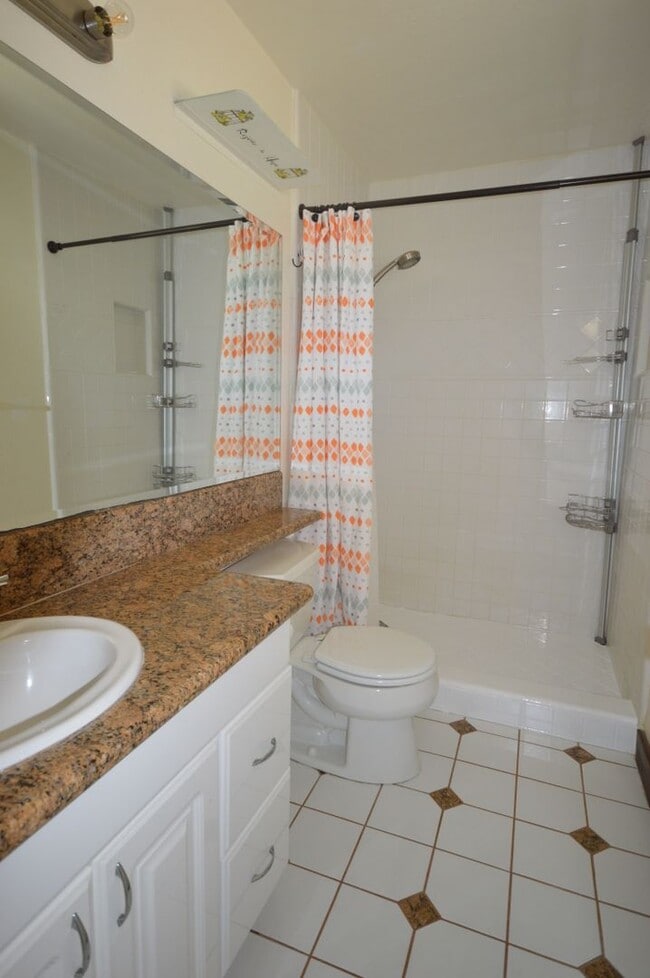 Building Photo - 3 Bedroom East Orange Home