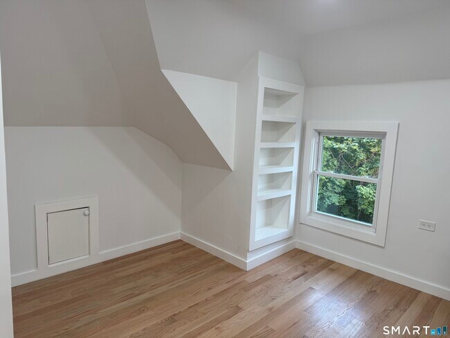 Building Photo - 263 Hawley Ave
