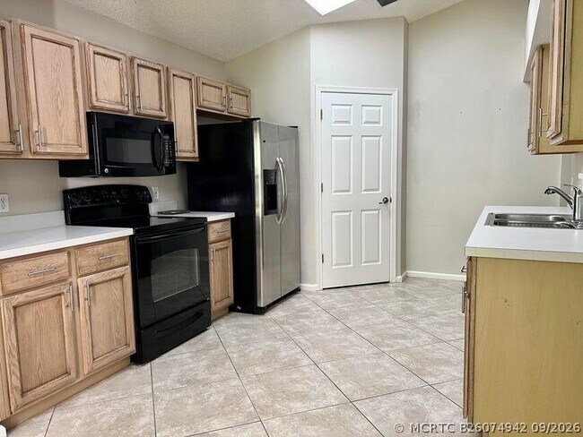 Building Photo - 15067 Oak Chase Ct