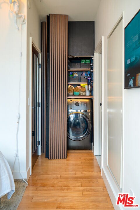 Building Photo - 460 S Spring St