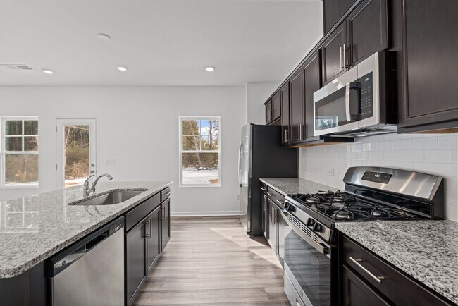 Building Photo - 4 Bedroom/3 Bath Sanford