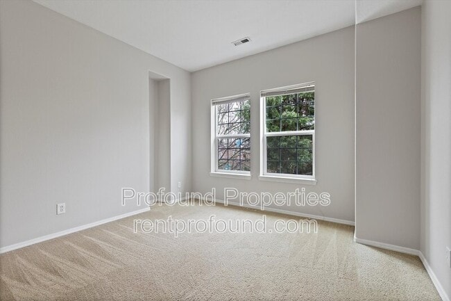 Building Photo - 2310 NW Roseburg Terrace