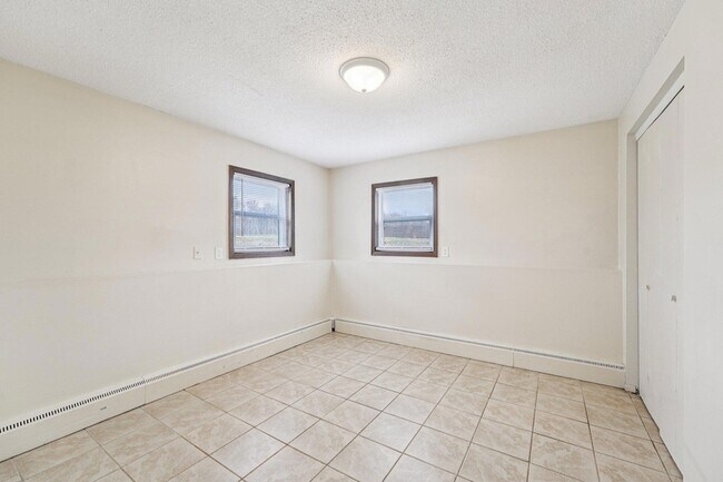 Building Photo - 17256 Kenyon St NE