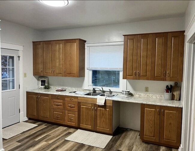 Building Photo - 812 Logan St