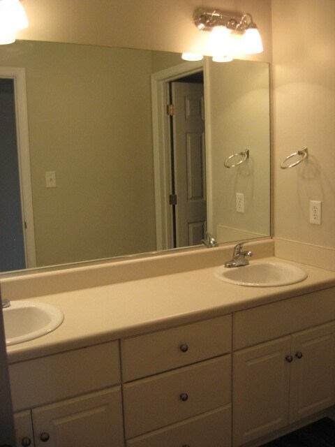 Building Photo - 2068 Lake Forest Dr