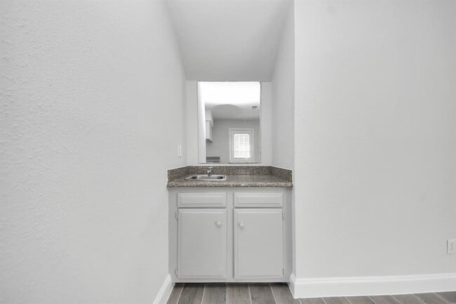 Building Photo - 23702 Wintergate Dr