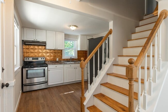 Building Photo - 400 Colonial Dr