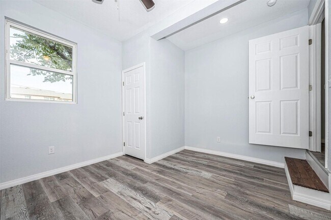 Building Photo - Beautifully updated 4 bed / 2 bath home