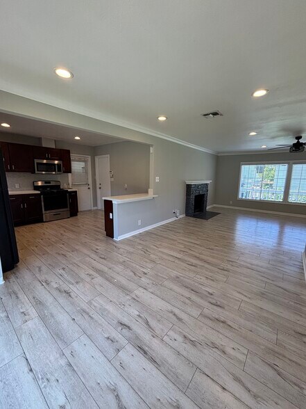 Building Photo - 23158 Leonora Dr