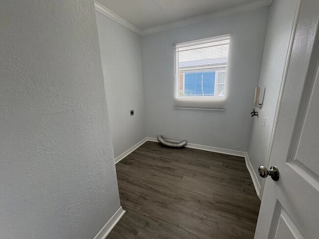 Building Photo - Charming Bungalow for rent in Lakeland