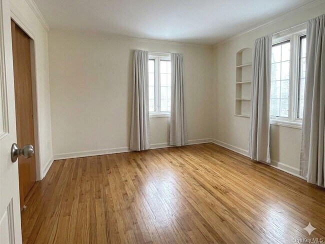 Building Photo - 64 Old Pond Rd