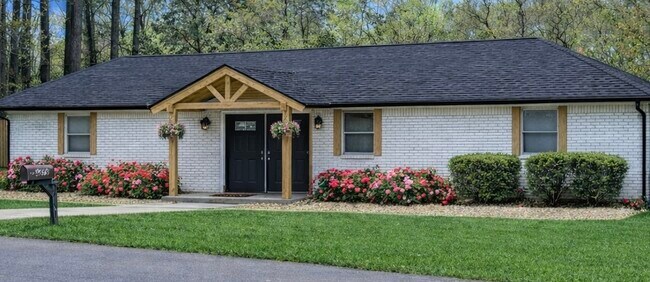 Building Photo - 6476 Voyles Dr
