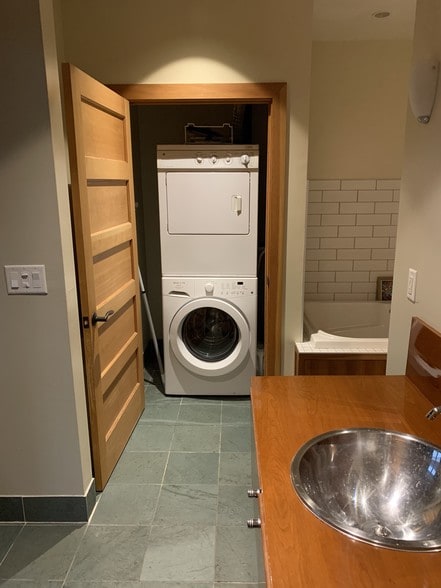 washer / dryer - 191 S Winooski Ave