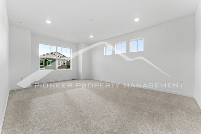 Building Photo - Charming Property with 2 Car Garage and Ce...