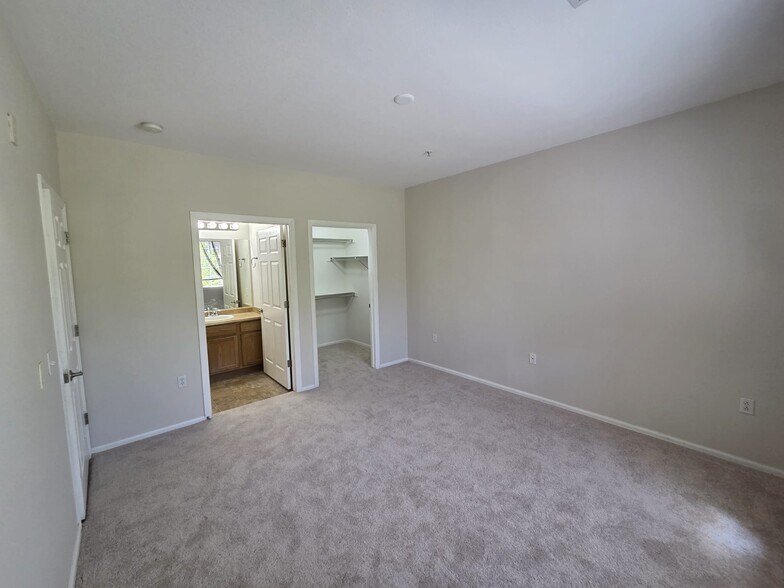 Building Photo - 2682 S Cathay Way