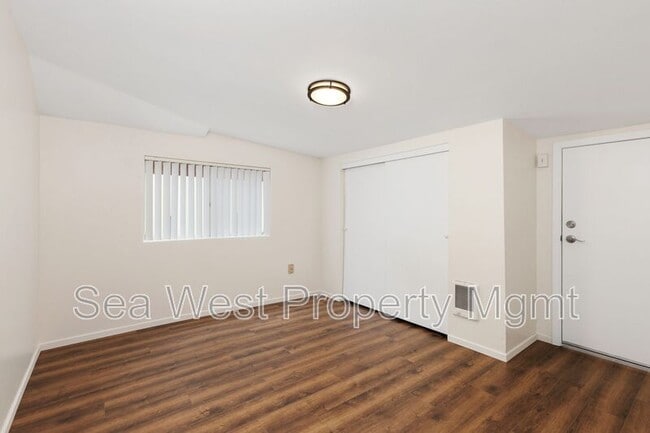 Building Photo - 2409 Newcastle