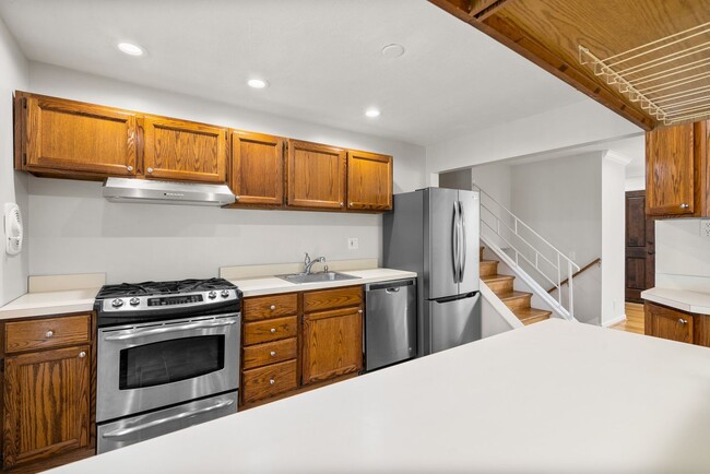 Building Photo - 3 Bed 3 Bath - Silver Spring Split Level -...