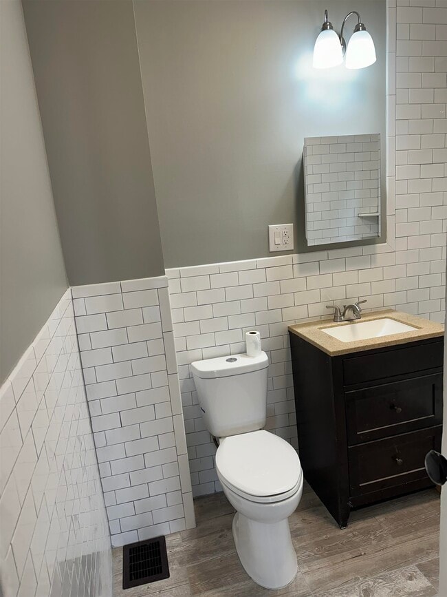 Building Photo - 81 Newman Ave