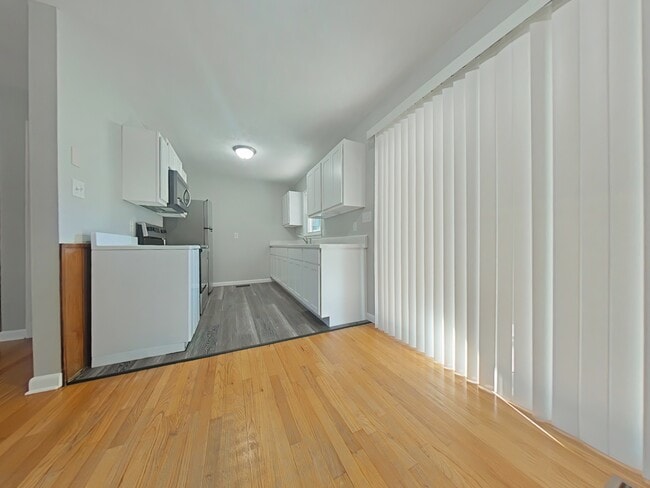 Building Photo - 3320 Forest Lake Dr