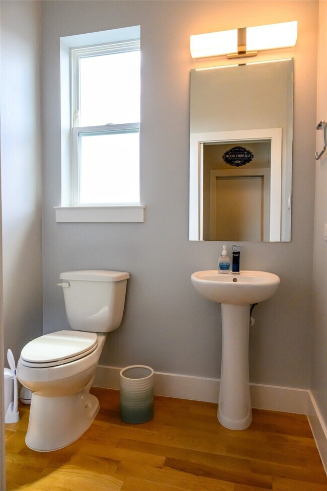 Building Photo - 4618 Nichols St