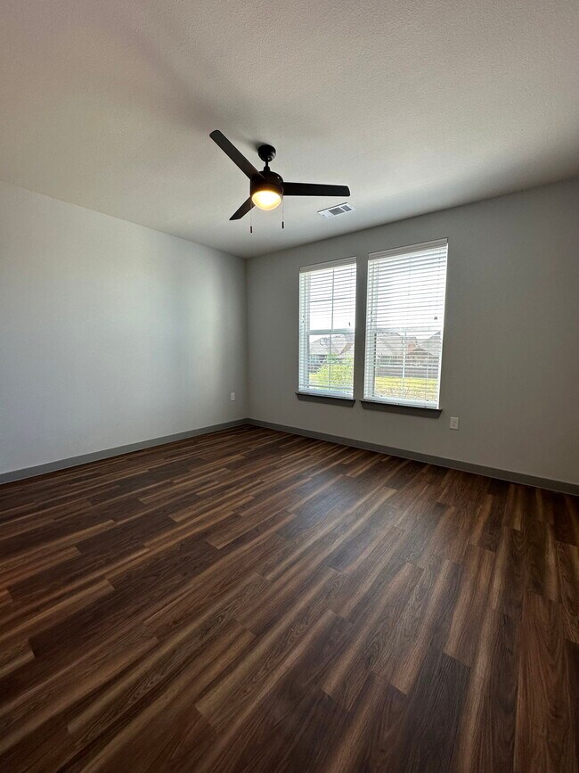 Building Photo - 632 Haversham Dr