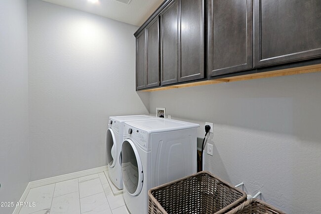 Building Photo - 7350 E Vista Bonita Dr