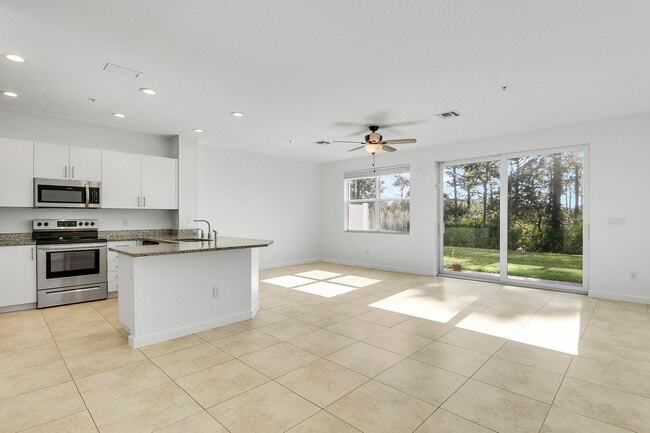 Building Photo - 6208 SE Portofino Cir