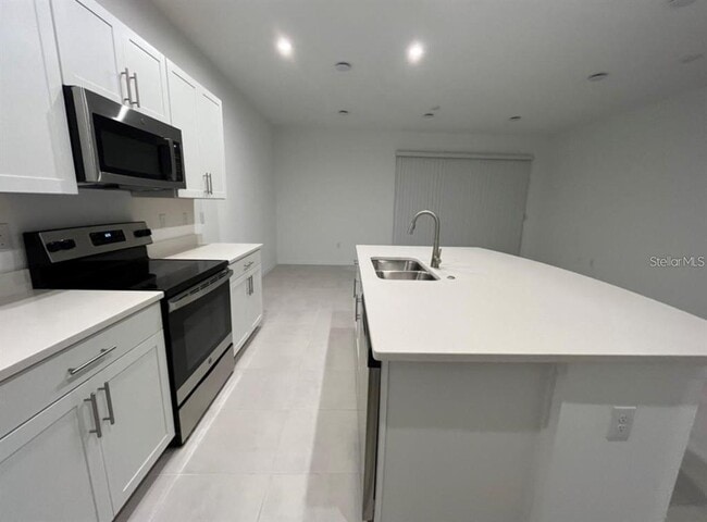 Building Photo - 8589 Lunar Skye St