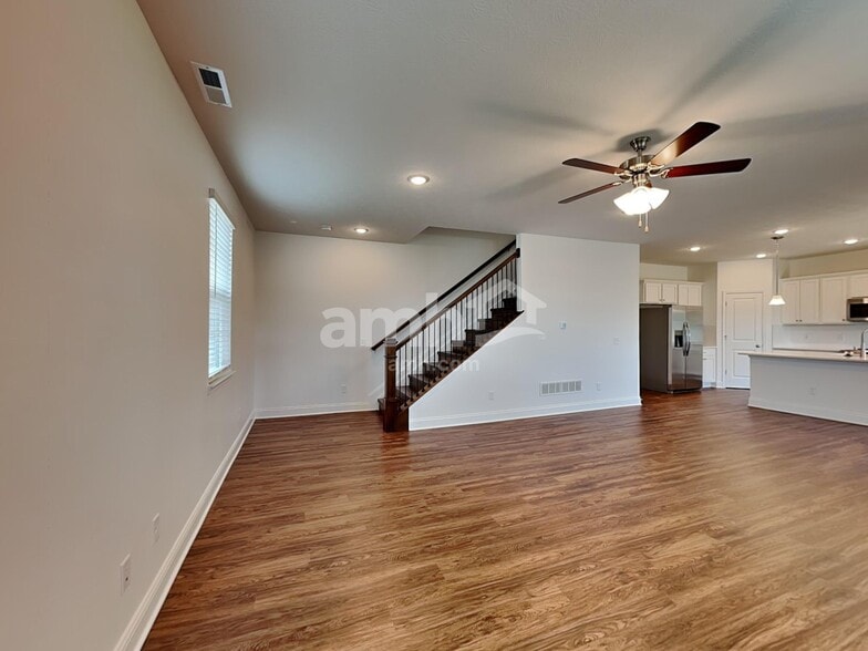 Building Photo - 1056 Castor Dr