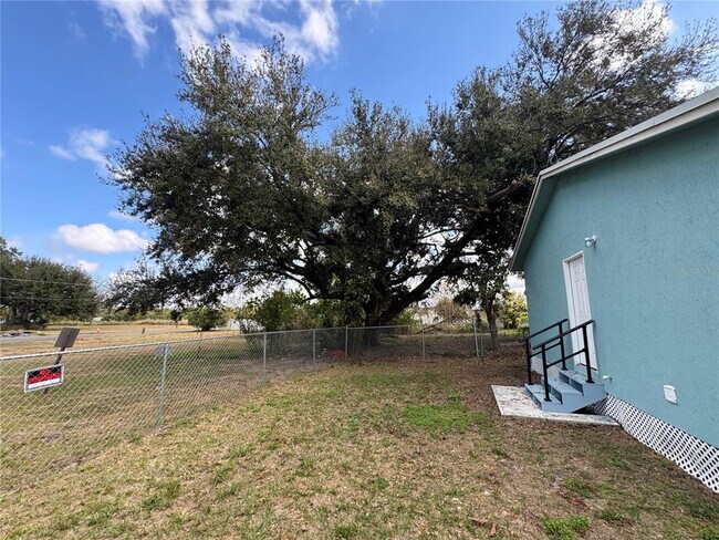 Building Photo - 319 Ave P NE