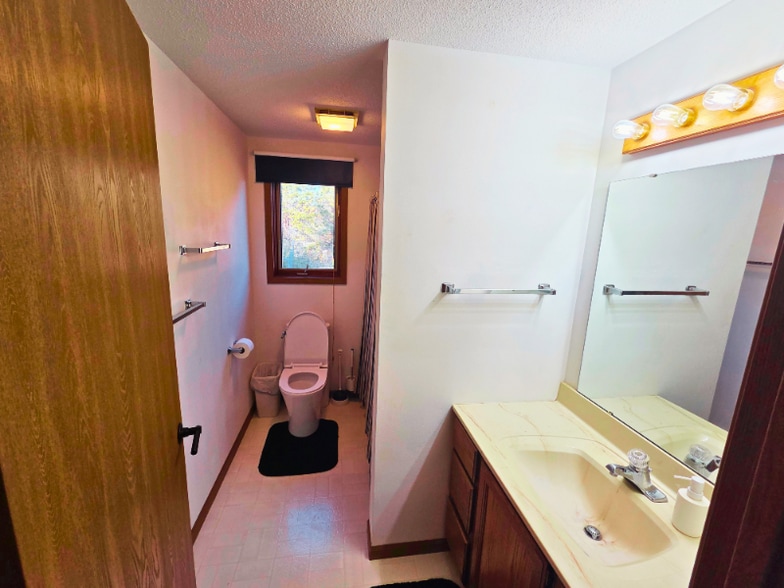 Building Photo - 510 M-35