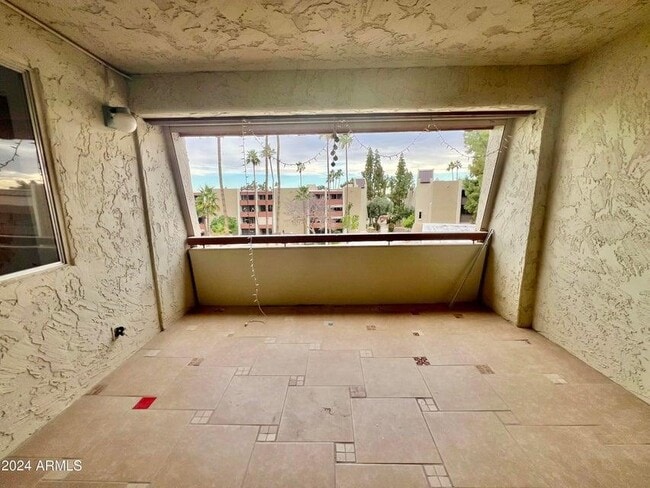 Building Photo - 7625 E Camelback Rd