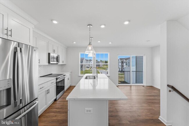 Building Photo - 501 Fontana Cir