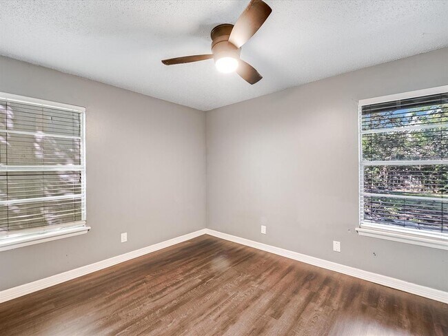 Building Photo - 5802 Blythewood Dr