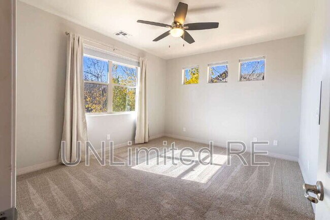 Building Photo - 2513 W Pollo Cir