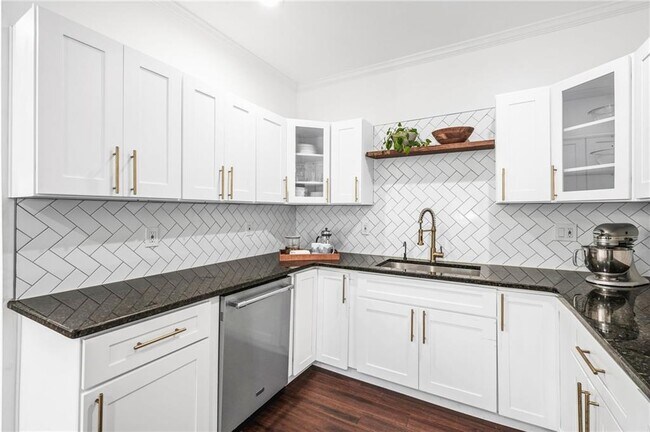 Building Photo - 958 Crew St SW