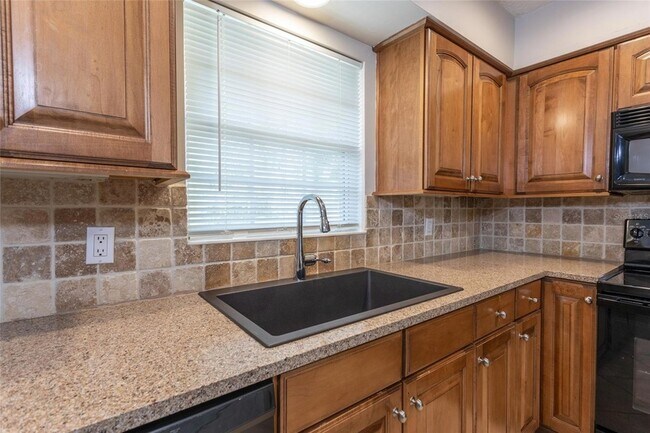 Building Photo - 66 Westminster Dr