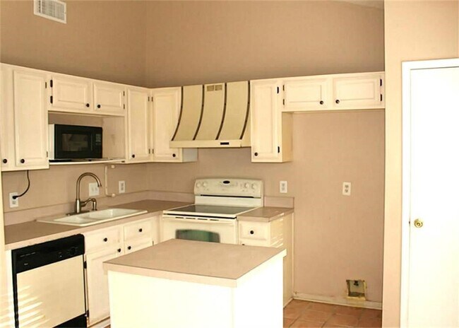 Building Photo - 2403 Chimneystone Cir