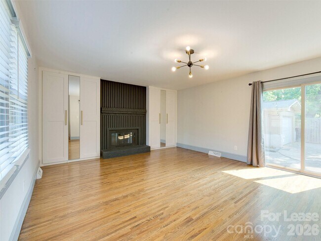 Building Photo - 3921 Sheffield Dr