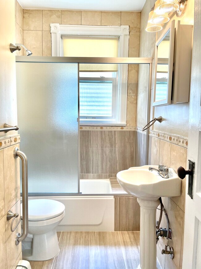 Building Photo - 25 Washington Pl