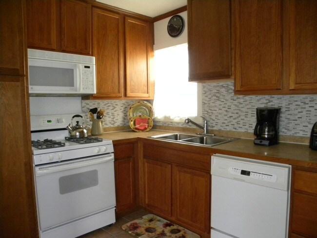 Kitchen - 1111 N Auburn Ave