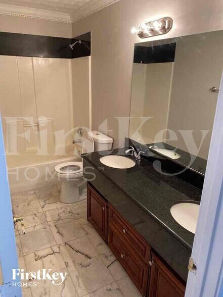 Building Photo - 1020 Forest Hills Dr SE