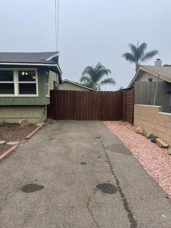 Building Photo - 1078 Cosmo Ave