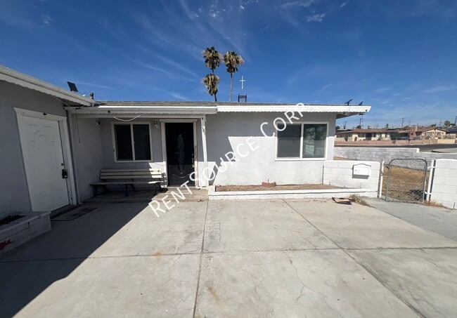 Building Photo - 1200 Kelly Dr